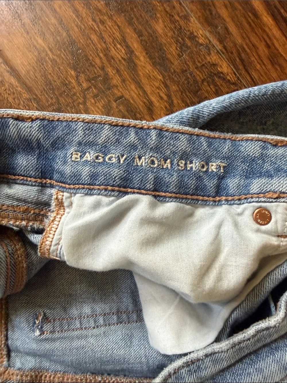 American Eagle Outfitters Baggy Mom Light Blue Distressed Denim Shorts, size 6